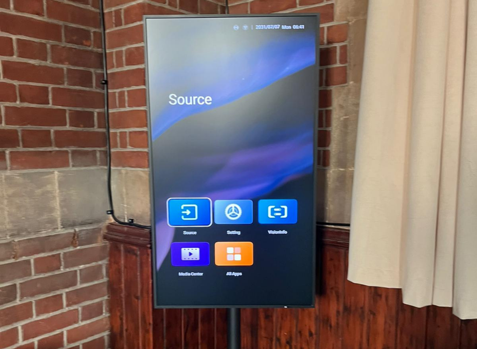 Professional Commercial Display - Signage Monitor