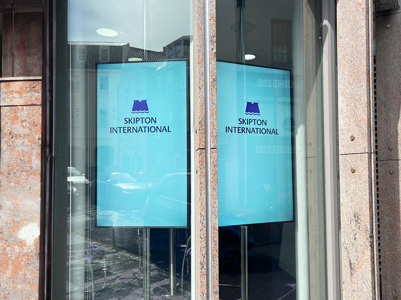 Ultra High Brightness Window Displays – 3,500cd/m² (43" - 75")
