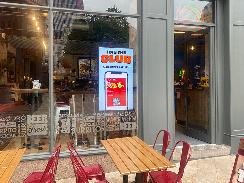 Ultra High Brightness Window Displays – 3,500cd/m² (43" - 75")