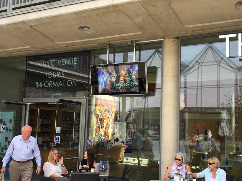 Wall-mounted PCAP Outdoor Touch Screens