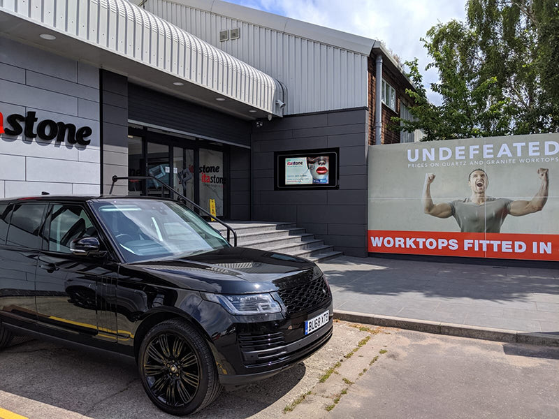 Wall-mounted Outdoor Digital Advertising Displays