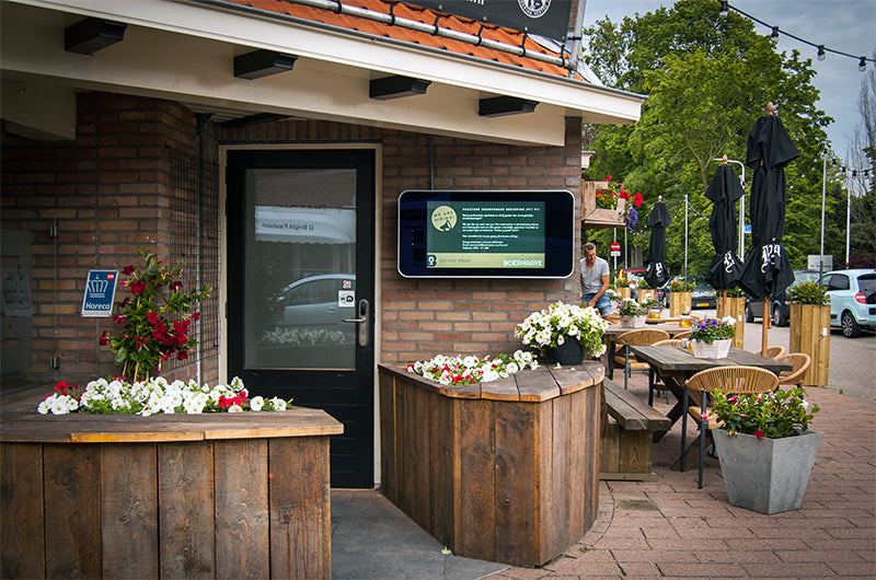 Wall-mounted Outdoor Digital Advertising Displays
