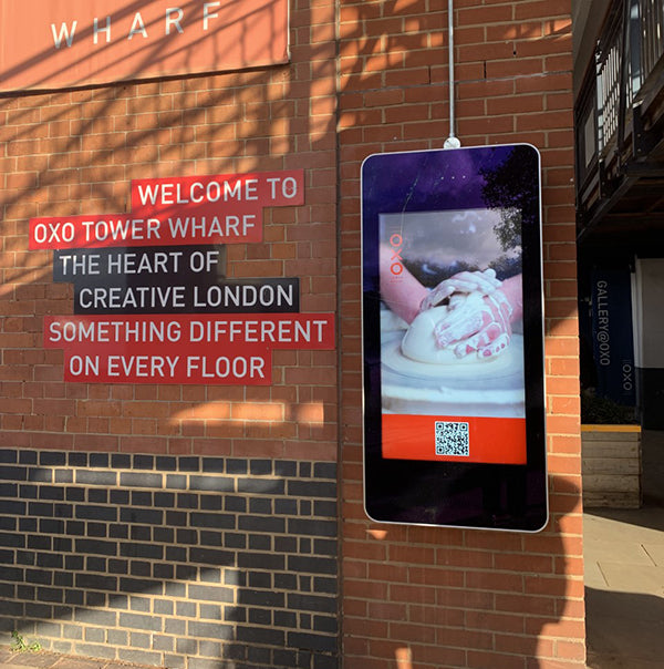 Wall-mounted Outdoor Digital Advertising Displays