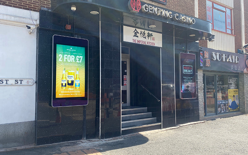 Wall-mounted PCAP Outdoor Touch Screens