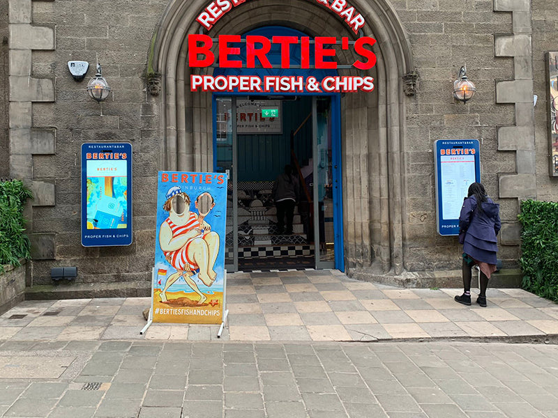 Wall-mounted Outdoor Digital Advertising Displays
