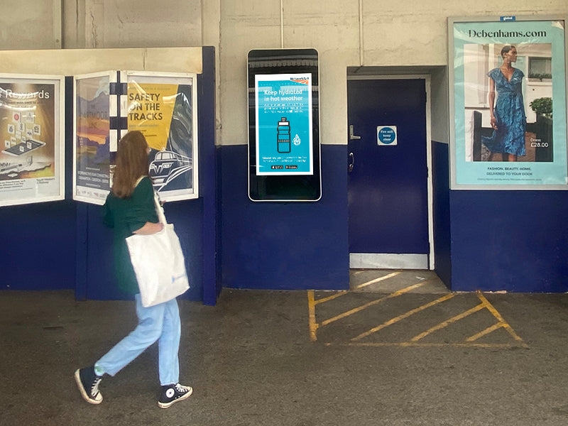 Wall-mounted PCAP Outdoor Touch Screens