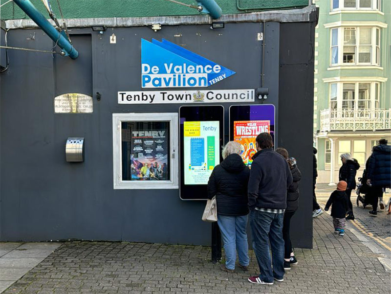 Wall-mounted Outdoor Digital Advertising Displays