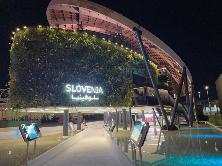 Wall-mounted Outdoor Digital Advertising Displays