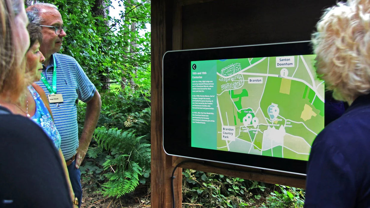 Wall-mounted Outdoor Digital Advertising Displays