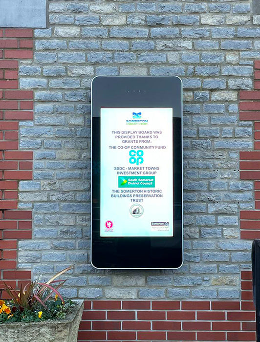 Wall-mounted PCAP Outdoor Touch Screens