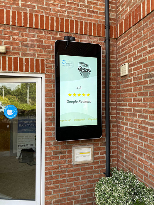 Wall-mounted PCAP Outdoor Touch Screens