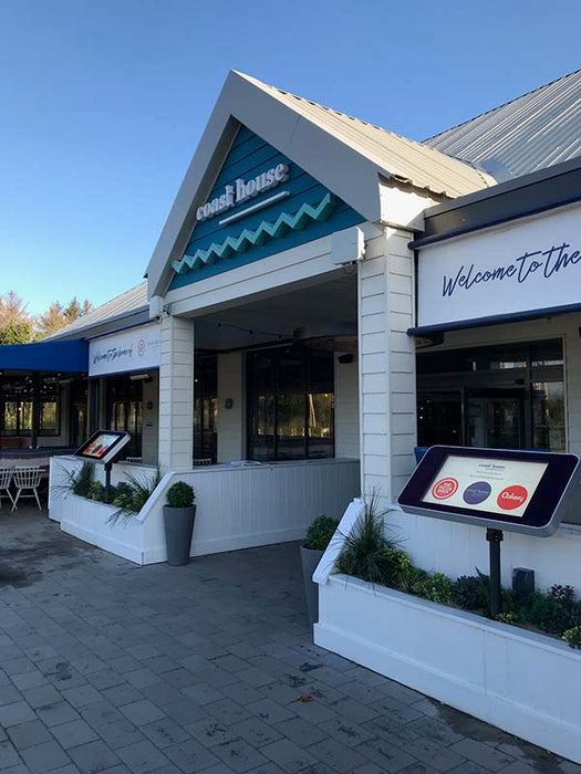Wall-mounted PCAP Outdoor Touch Screens