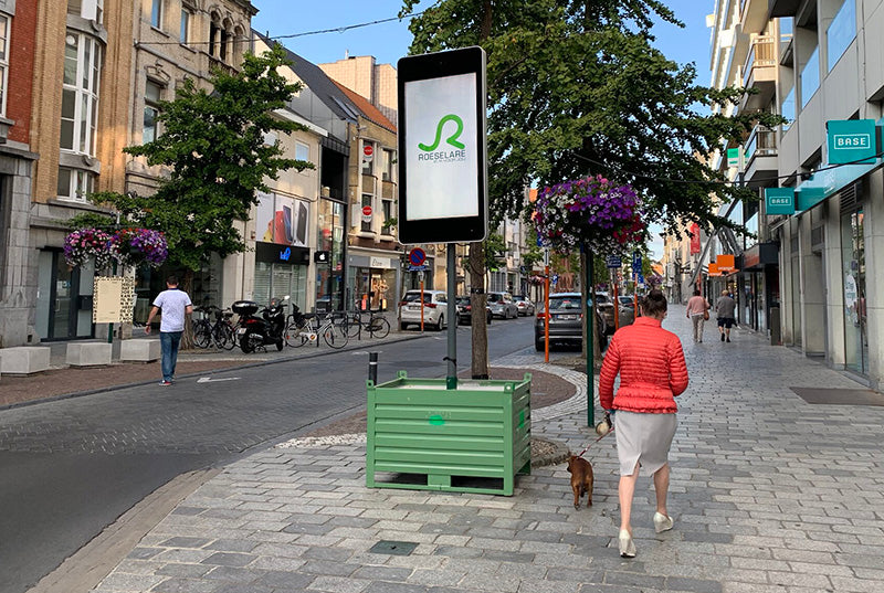 Wall-mounted Outdoor Digital Advertising Displays