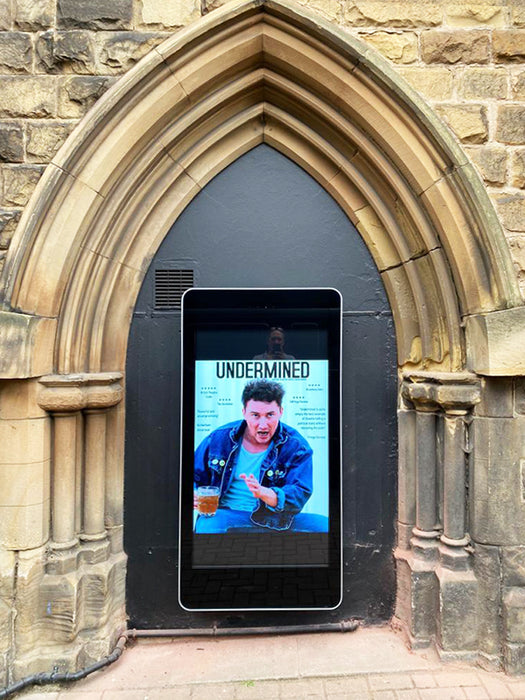 Wall-mounted PCAP Outdoor Touch Screens