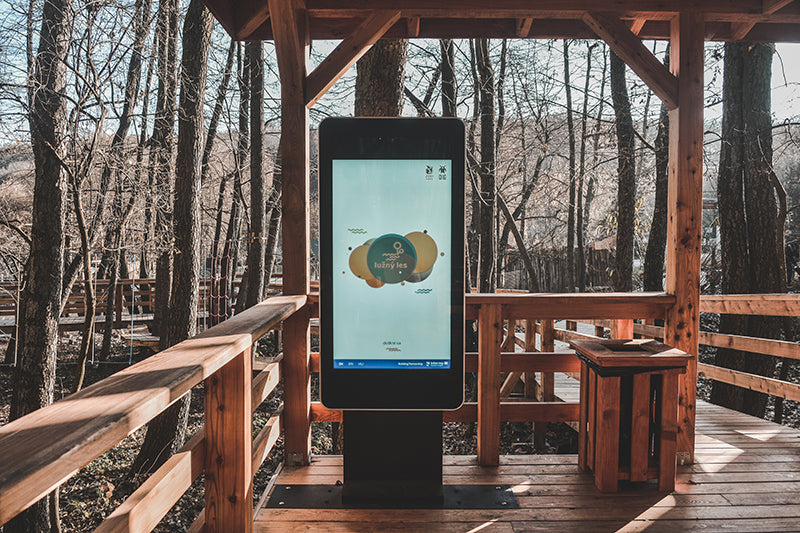Wall-mounted PCAP Outdoor Touch Screens