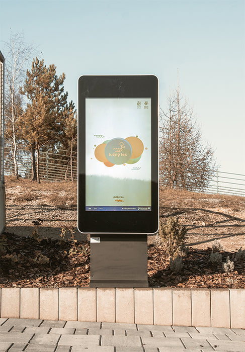 Wall-mounted PCAP Outdoor Touch Screens