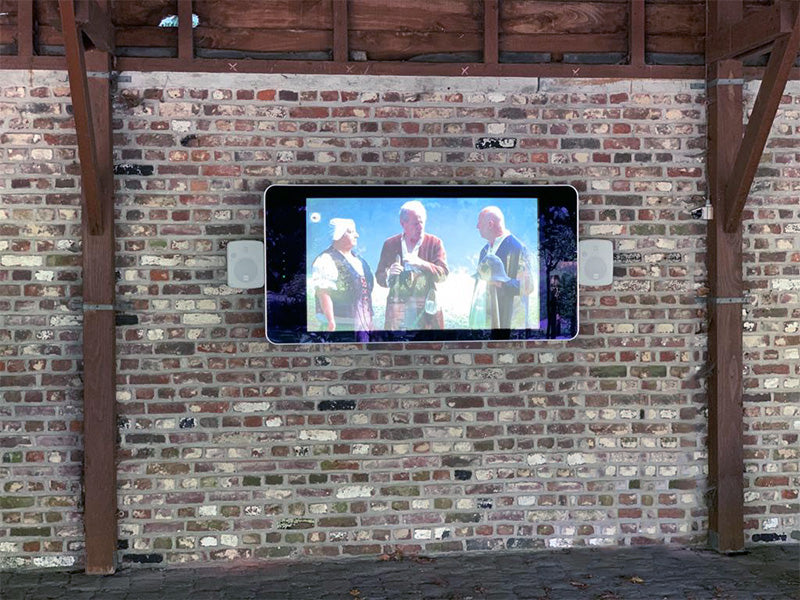 Wall-mounted PCAP Outdoor Touch Screens