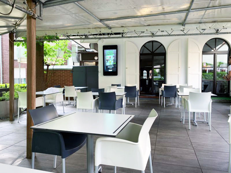 Wall-mounted PCAP Outdoor Touch Screens