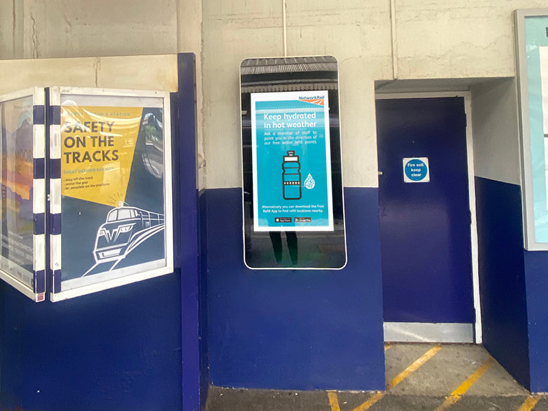 Wall-mounted PCAP Outdoor Touch Screens