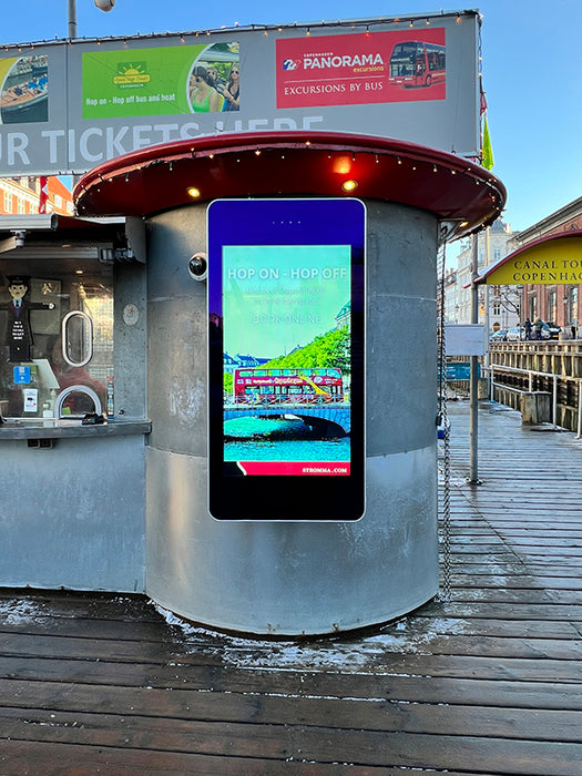 Wall-mounted Outdoor Digital Advertising Displays