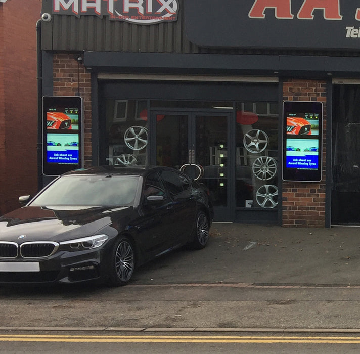 Wall-mounted Outdoor Digital Advertising Displays
