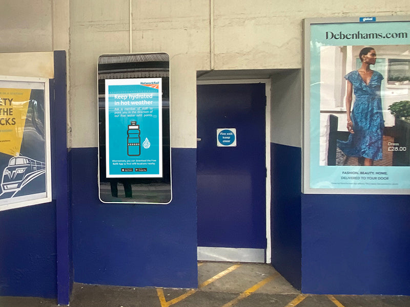 Wall-mounted PCAP Outdoor Touch Screens