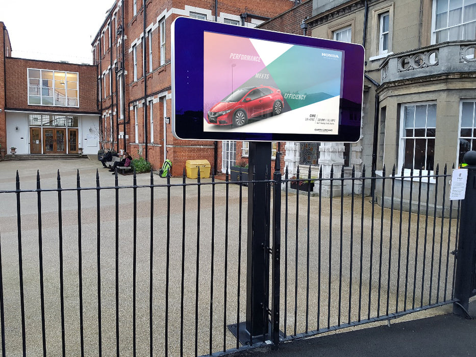 Wall-mounted Outdoor Digital Advertising Displays