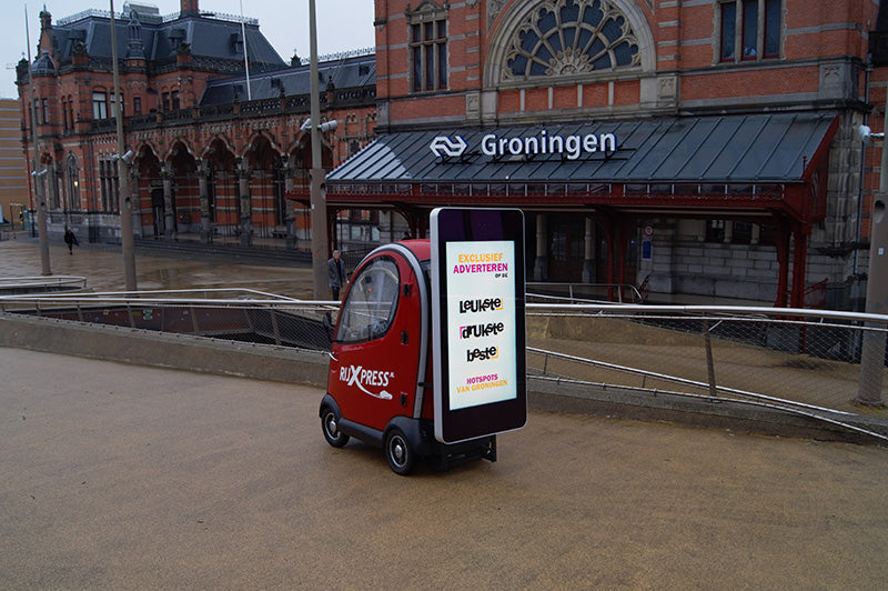 Wall-mounted PCAP Outdoor Touch Screens