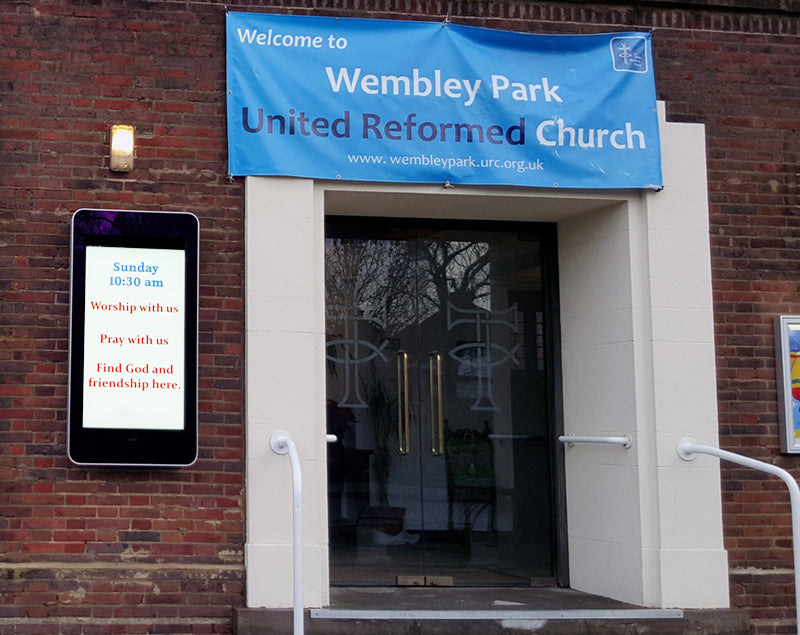 Wall-mounted PCAP Outdoor Touch Screens